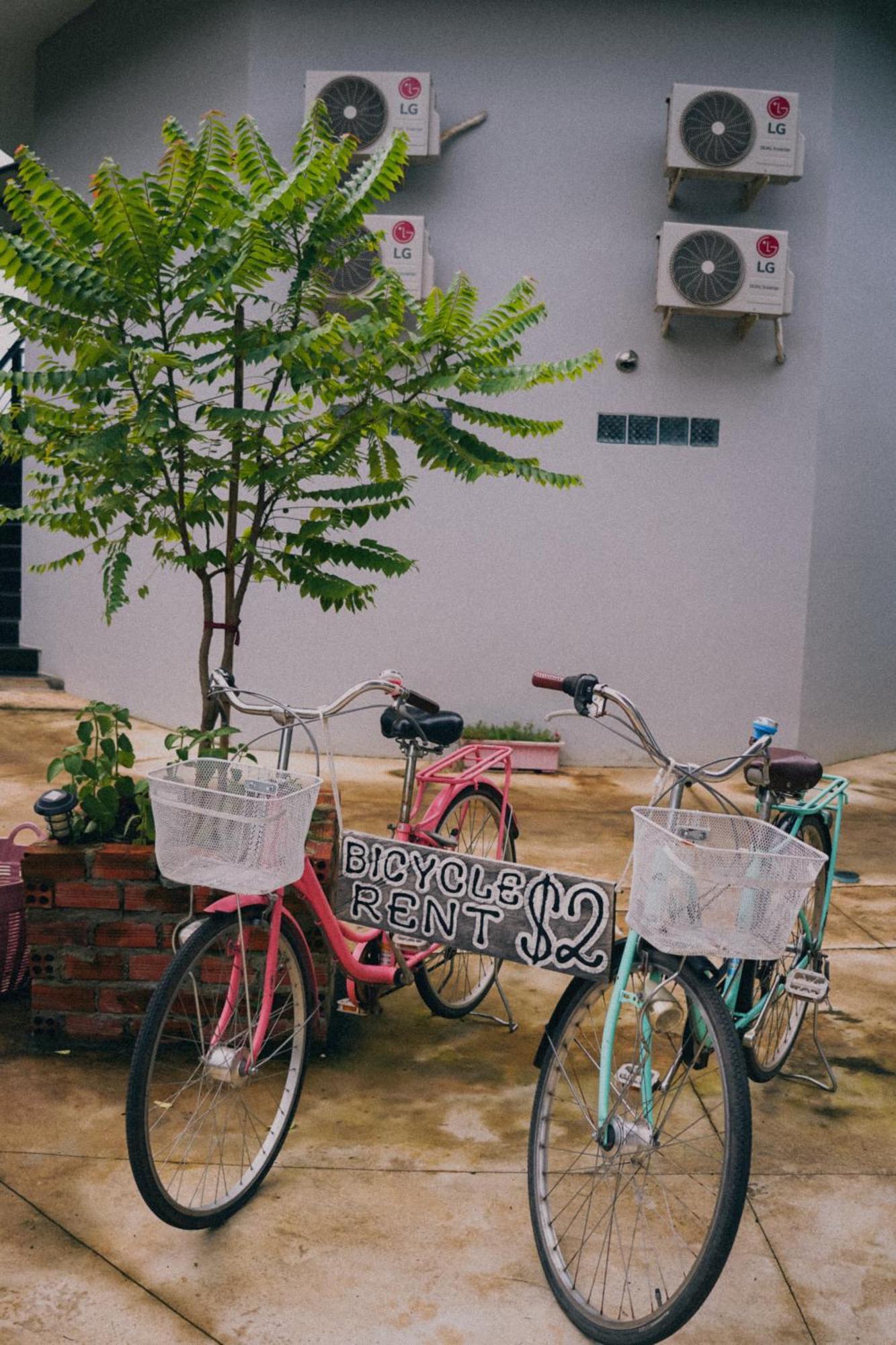 Funky Moon Kampot Hostel Exterior photo