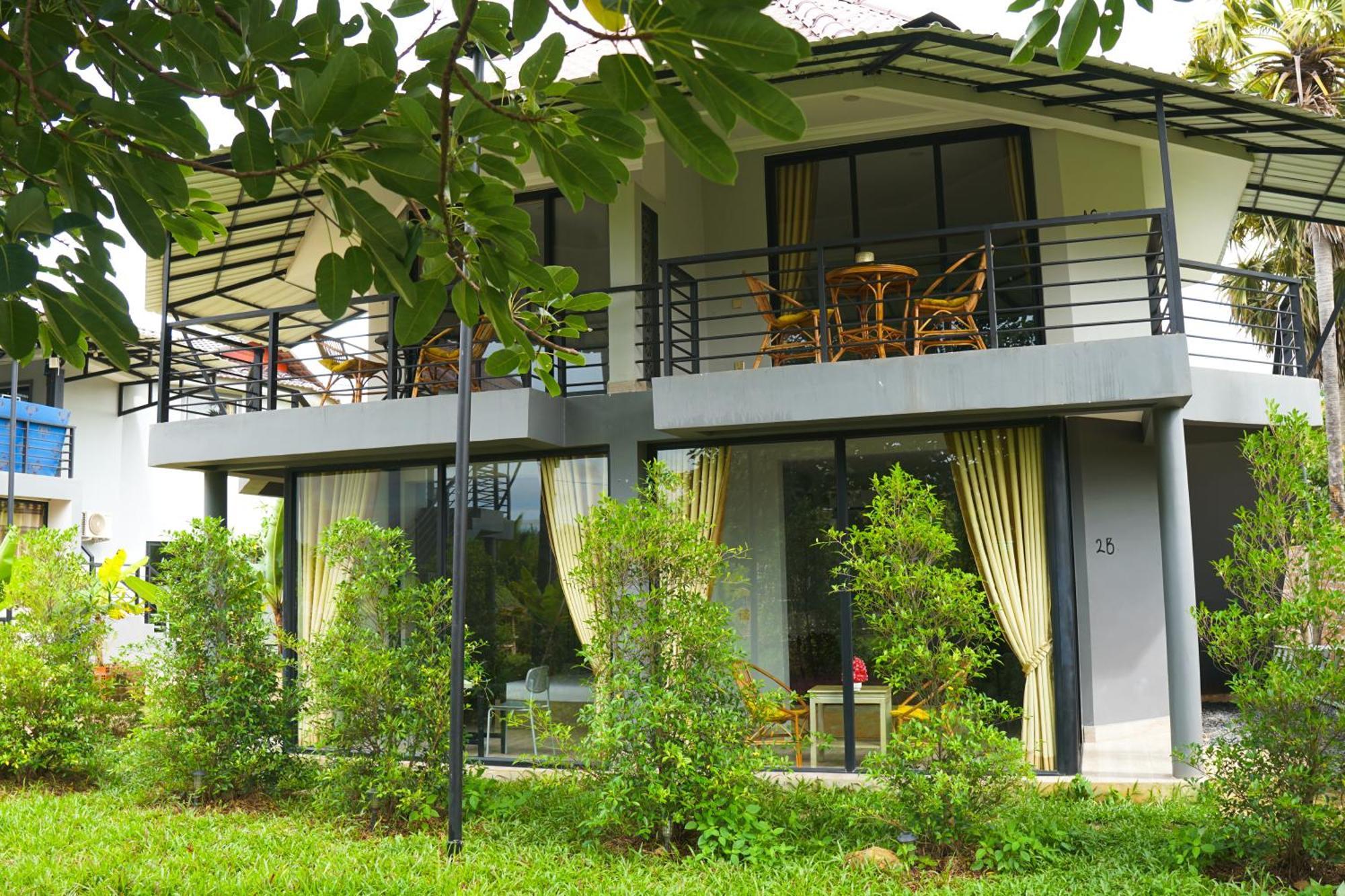 Funky Moon Kampot Hostel Exterior photo